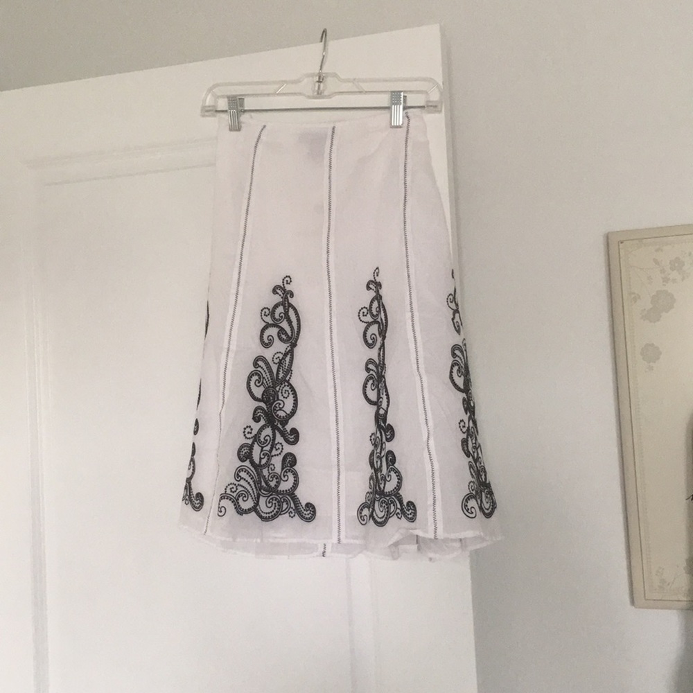 Ann Taylor white & black skirt